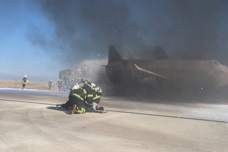 Çukurova Uluslararası Havalimanı'nda nefes kesen tatbikat