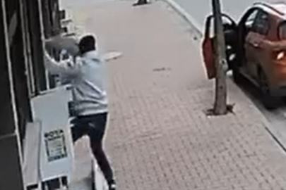 Esenyurt’ta pes dedirten kedi hırsızlığı! Balkondaki cins kediyi çaldı