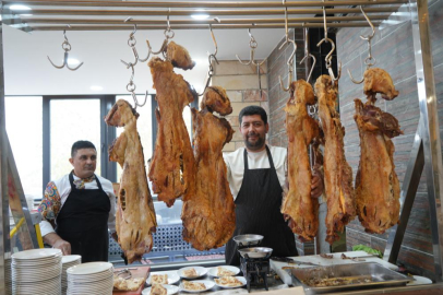 Tandırın ateşinde yükselen büryan lezzetti