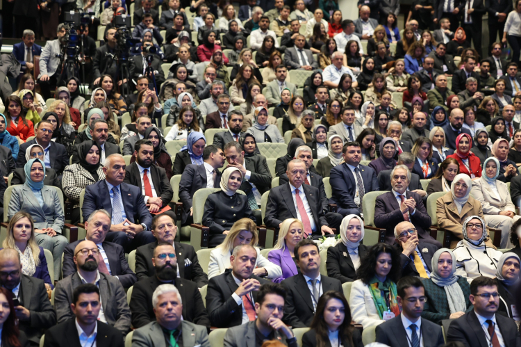 Bakan Göktaş: Aileyi güçlendiren sosyal devlet politikalarıyla gençlerimiz yuvaya daha güvenle adım atıyor