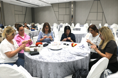 Adana’da “İlmek İlmek Kadın Gücü” festivalinde örgü yarışması düzenlendi