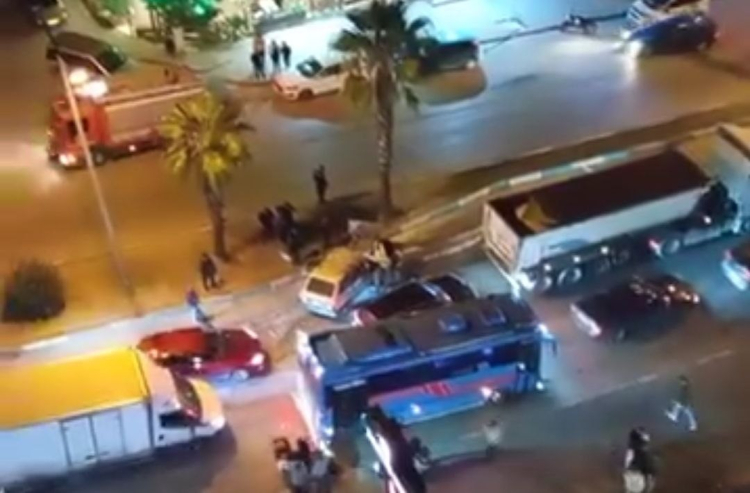 Adana’da otomobil tıra çarptı Sürücü yaralandı 2