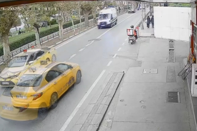 Ambulansa yol veren motosikletliye otomobil çarptı!