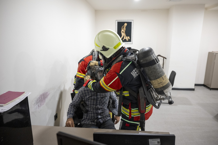 Mersin Büyükşehir Belediyesi binasında yangın tatbikatı yapıldı 3