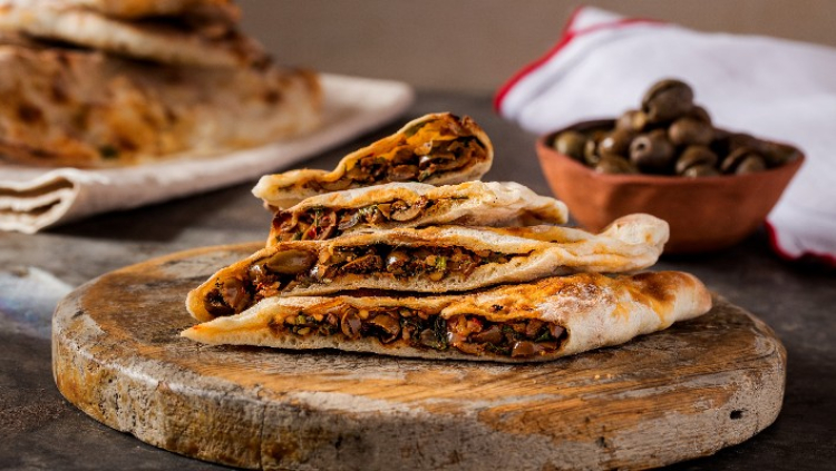 yeşil zeytinli börek