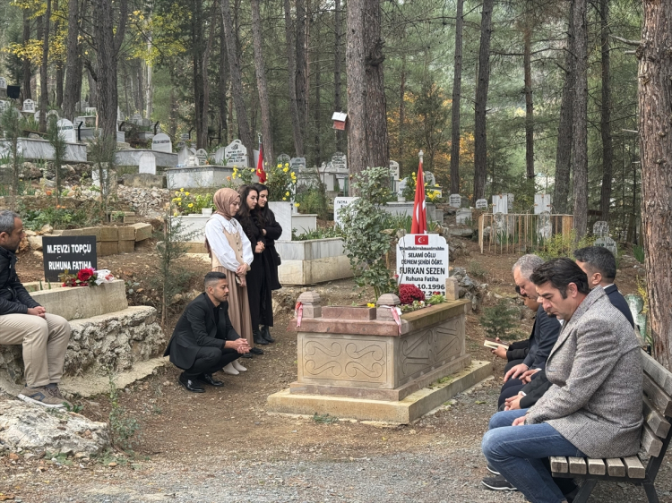 Feke’de öğretmenler, 24 Kasım’da meslektaşlarını andı 2