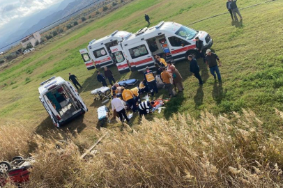 Manisa’da otomobil tarlaya uçtu: 1’i bebek 5 yaralı