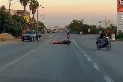 Motosikletlerin karıştığı kaza araç kamerasına yansıdı