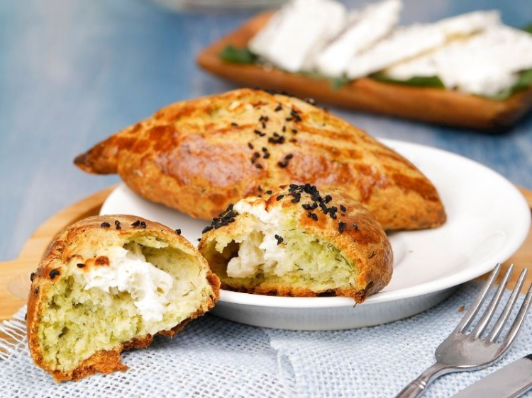 Dereotlu sirkeli kıyır poğaça 