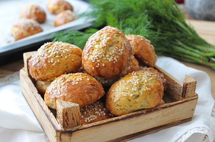 Dereotlu sirkeli kıyır poğaça 