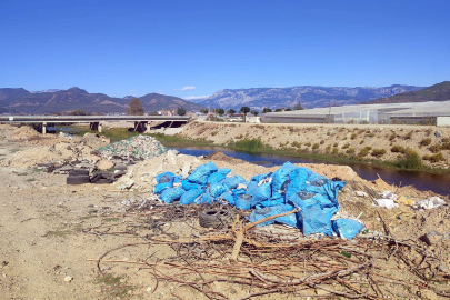 Atıklar, akarsular için tehdit oluşturuyor