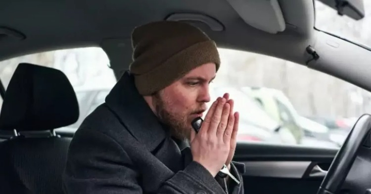 Kışlık Mont Araç Kullanırken Neden Tehlikeli?