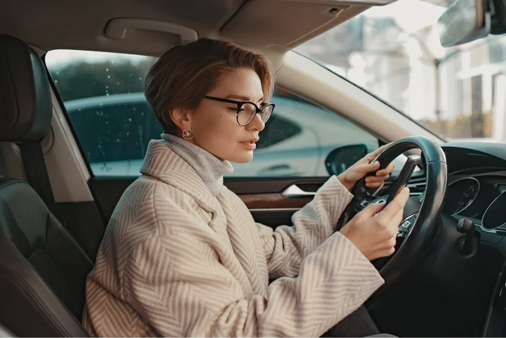 Kışın Araç Kullanırken Mont Giymek Güvenli mi? Uzmanlardan Önemli Uyarılar