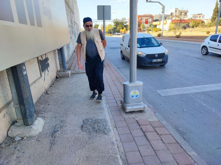 Adana'da 'bu kadar da olmaz' dedirten görüntü Rampa var, geçiş yok 3