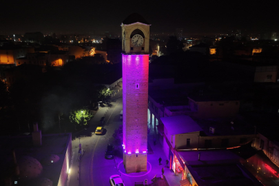 Adana’nın simgeleri kadına şiddete karşı turuncu ve mor ışıklarla aydınlatıldı