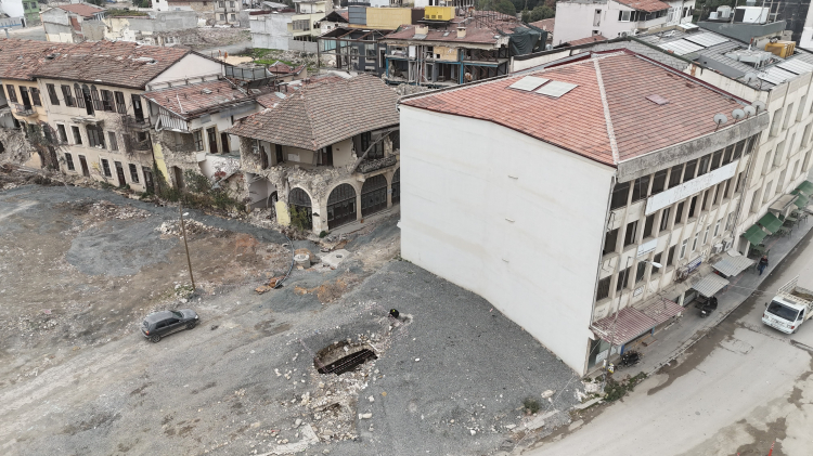 Hatay’da enkaz altından tarihi su kanalı ortaya çıktı 3