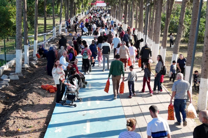 Hatay İskenderun’da Narenciye Festivali: Vatandaşlar dalından ücretsiz topladı