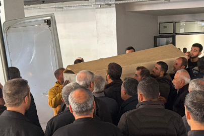 Mardin'de evlerinde ölü bulunan anne ve kızının cenazesi Van'da defnedildi