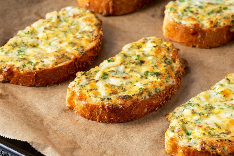 Fırında Peynirli Ekmek