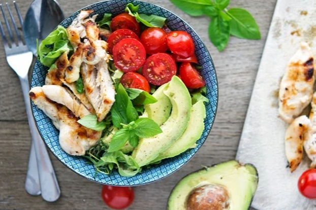 İş Yerinde, Evde veya Dışarıda Pratik Öğle Yemekleri