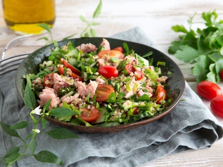 Ton Balıklı Kinoa Salatası