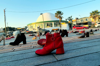 Kırmızı ayakkabılarla kadına yönelik şiddete sanatsal tepki