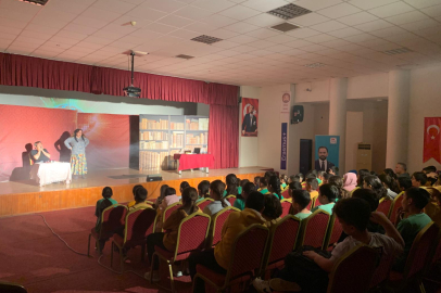 Sarıçam’da öğrencilere bağımlılığın zararları tiyatroyla anlatıldı
