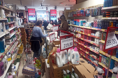 Adana’da 'Efsane Cuma' alışverişi çılgınlığı