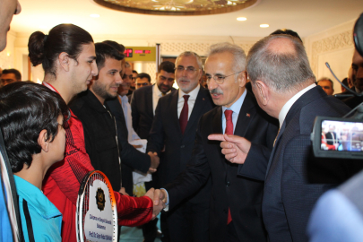 Bakan Uraloğlu ve Işıkhan Midyat Belediyesini ziyaret etti