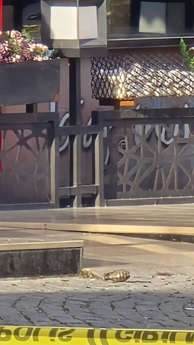 Esenyurt’ta otele pimi çekilmiş el bombası atıldı 2