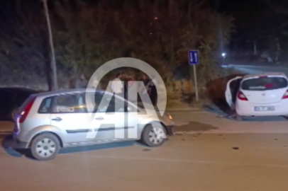 Kozan’da iki otomobil çarpıştı: 3 Yaralı