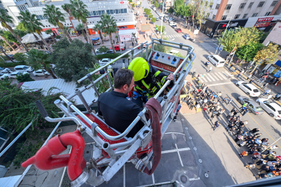 Mersin’de iş merkezinde gerçekçi yangın tatbikatı: 55 bin kişiye eğitim verildi