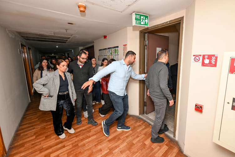 Mersin’de iş merkezinde gerçekçi yangın tatbikatı 55 bin kişiye eğitim verildi 2