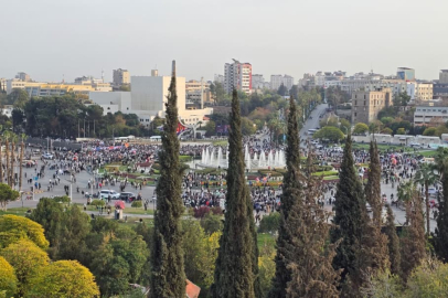 Suriye’de ulusal birlik coşkusu meydanlara taştı