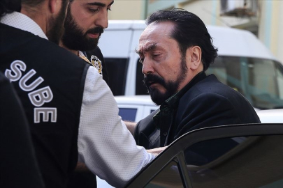 Adnan Oktar’a övgü paylaşımı yapan 450 hesaba erişim engeli!