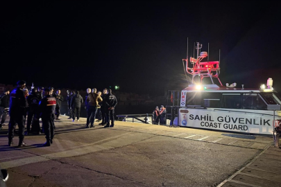 Yangın çıkan gemide kurtarılan 25 personel Kocaeli'deki limana getirildi