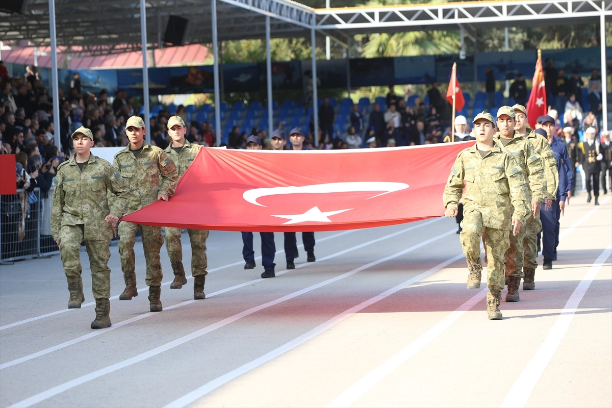 Hatay’da 1418 acemi er temel eğitimlerini tamamlayarak yemin etti