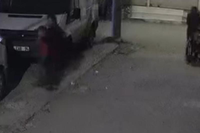 Çocuğun kafasını önce arabaya vurdu sonra çocuğu yere fırlattı