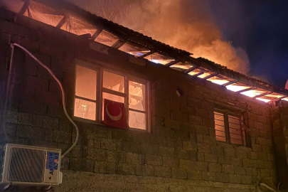 Osmaniye'de iki katlı ahşap evde çıkan yangın kontrol altına alındı