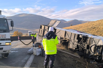 Otobüs kazasında ölenlerin kimlik tespit çalışmaları sürüyor