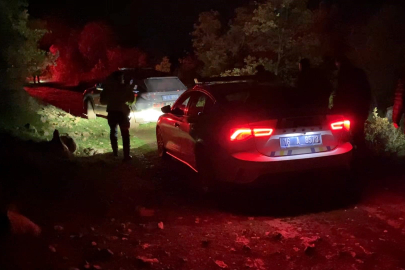 Polisten kaçan sürücü çamura saplandı, ormanlık alana kaçtı