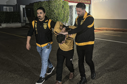 Adana'da sokakta çocuğunu darbeden yabancı uyruklu baba tutuklandı