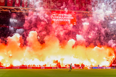 Ajax–Groningen maçı yaşanan olaylar sonrası ertelendi