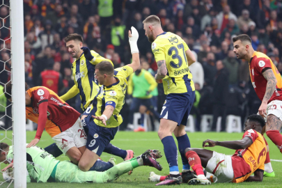 Kadıköy'de liderlik savaşı: Fenerbahçe-Galatasaray derbisinde nefesler tutuldu