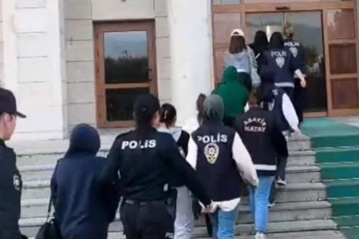 Masaj salonunda fuhşa sürüklenen 9 yabancı uyruklu kadın gizli bölmeden çıktı