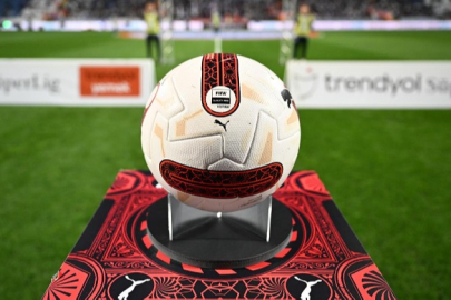 Süper Lig güncel puan durumu | Derbi öncesi lider kim, puan farkı kaç?