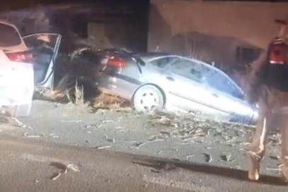 Şanlıurfa'da iki otomobil kafa kafaya çarpıştı: 1 ölü, 9 yaralı
