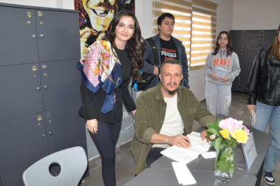 Yazar Mehmet Oral, kitaplarını okurlarıyla buluşturdu