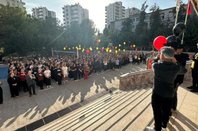 Adana'da aynı anda kanseri yenip okula dönen iki öğrenci, balonlarla karşılandı