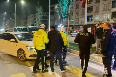 Aksaray’da alkollü sürücü, emniyet müdürünün aracına çarptı